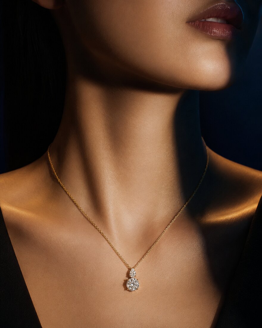 Collana con Pendente di Diamanti in Oro Giallo 5